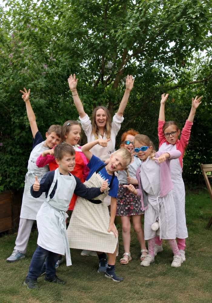 Groupe d’enfants participant à un atelier créatif en Alsace