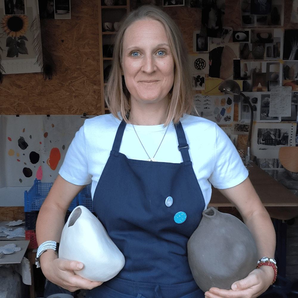 Portrait de Stéphanie dans son atelier de céramique